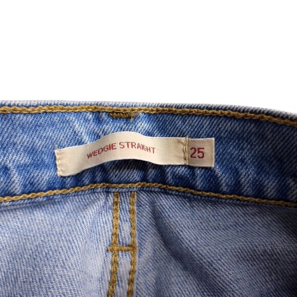 Levis Womens Wedgie Straight Jeans 25 Button Fly Light Wash Distressed Stretch - Picture 8 of 9